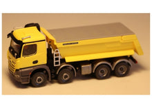 Lade das Bild in den Galerie-Viewer, Mercedes Benz Arocs Muldenkipper  1:87
