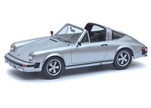 Lade das Bild in den Galerie-Viewer, Porsche 911 Targa silber 1:18 Resin
