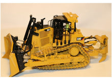 Lade das Bild in den Galerie-Viewer, Cat D9T Track-Tape Tractor 1:50

