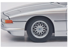 Lade das Bild in den Galerie-Viewer, BMW 850 Ci Cabriolet 1:18 Resin
