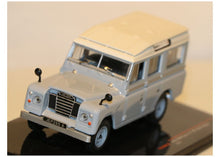 Lade das Bild in den Galerie-Viewer, Land Rover Series II 109 Station Wagen 1:43
