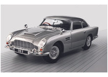 Lade das Bild in den Galerie-Viewer, Aston Martin DB5 silber 1:18

