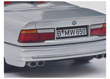 Lade das Bild in den Galerie-Viewer, BMW 850 Ci Cabriolet 1:18 Resin
