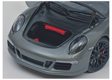 Lade das Bild in den Galerie-Viewer, Porsche 911 GTS Coupe grau 1:18
