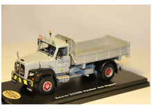 Lade das Bild in den Galerie-Viewer, Saurer D330B Hauber Jul. Peter 
