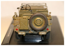 Lade das Bild in den Galerie-Viewer, Willys Jeep U.S Army olivgrün 1:18
