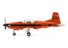 Lade das Bild in den Galerie-Viewer, Pilatus PC-7 A-931 Ursprungsbemalung orange 1:72
