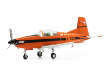Lade das Bild in den Galerie-Viewer, Pilatus PC-7 A-932 Ursprungsbemalung orange
